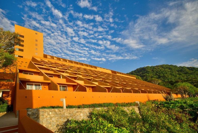 lasbrisasixtapahotel